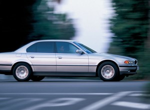 Używane BMW serii 7 - tanio raczej nie będzie, ale...