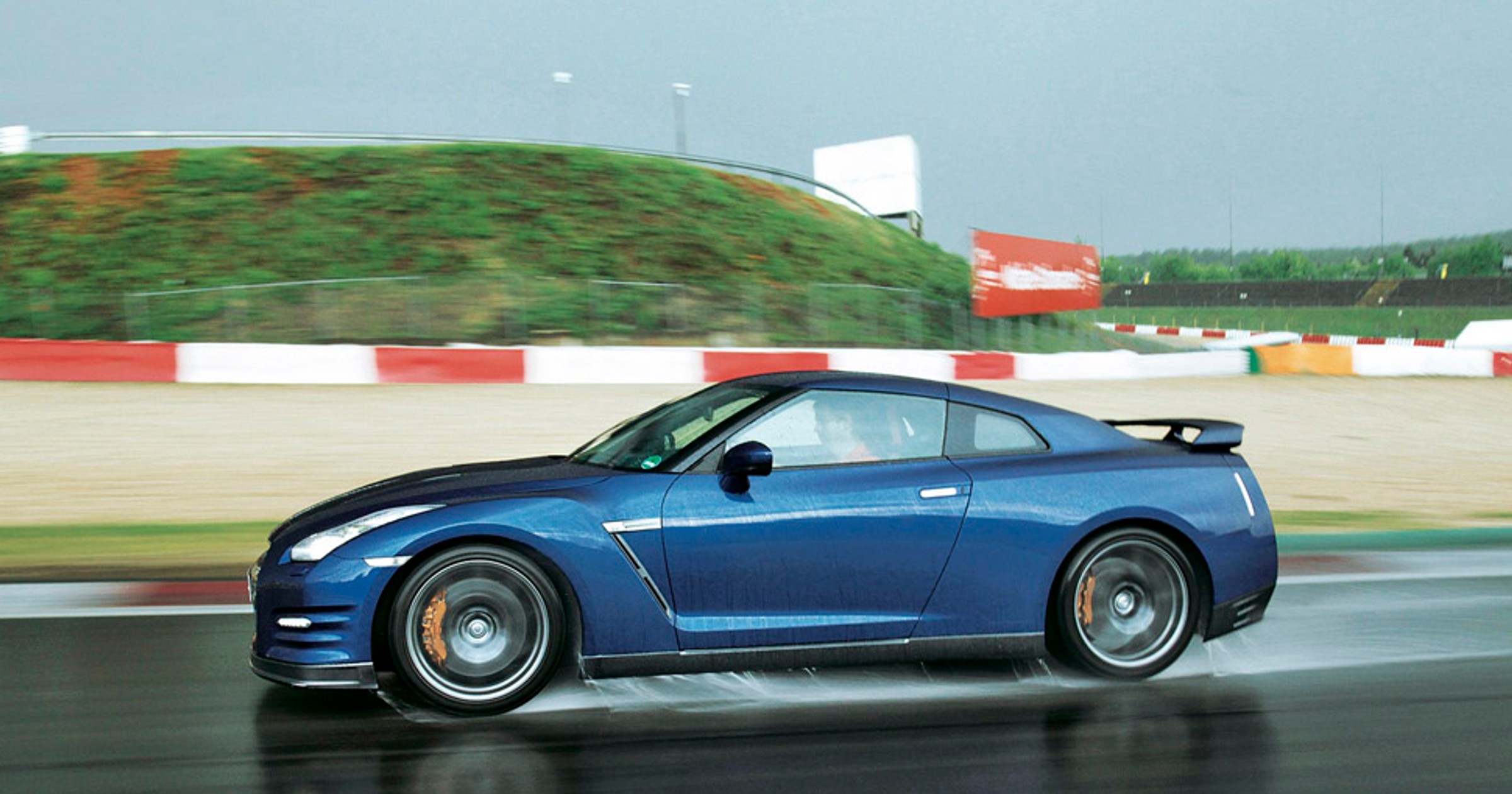 Nissan GT-R: na granicy światów