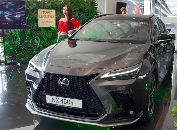 Nowy Lexus NX - wiemy, jak wygląda, ile kosztuje i jakie upusty można dostać