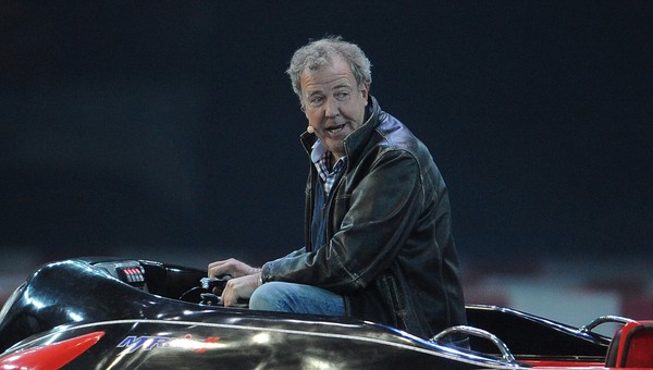 Jeremy Clarkson: czym grozi kąpiel w wannie z ropą naftową? [Fragment książki]