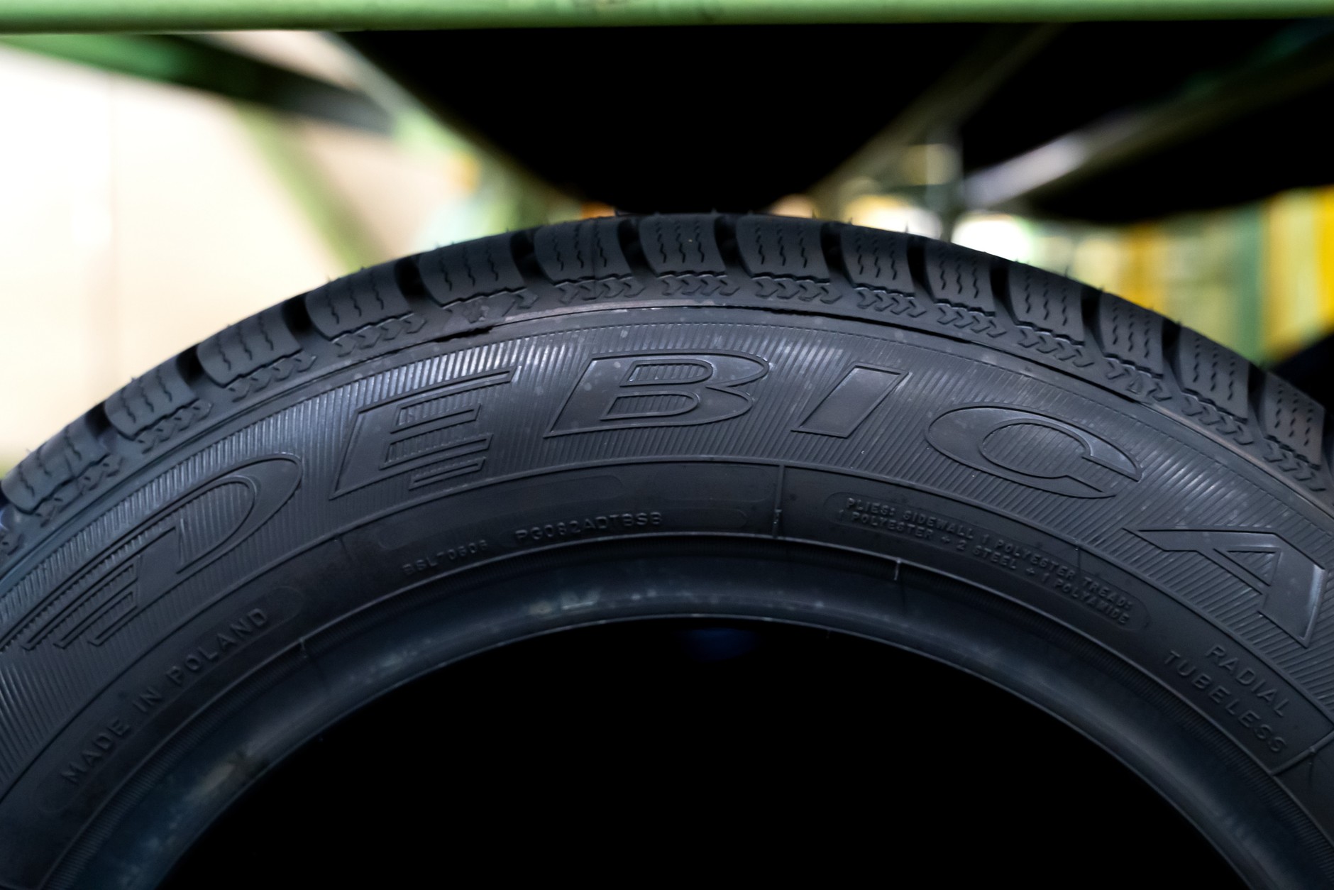 Produkcja opon w fabryce w Dębicy