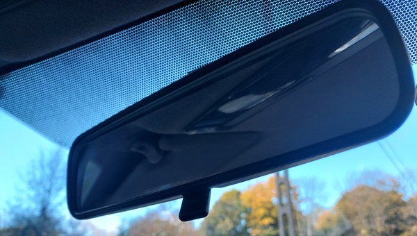 Lusterko wsteczne ma funkcję, która przyda się zwłaszcza jesienią