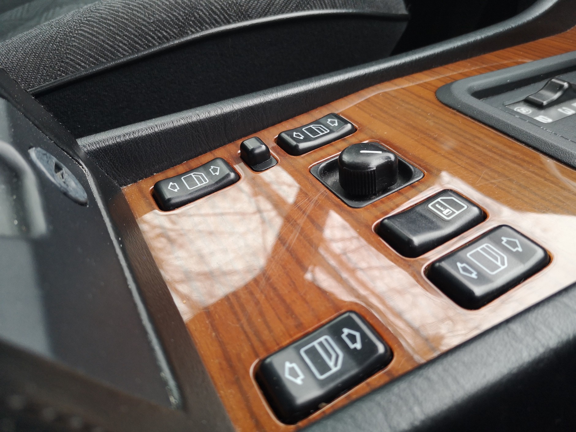 Polerowanie elementów wnętrza: rysy są mniej lub bardziej widoczne – wiele zależy od oświetlenia