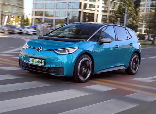 Volkswagen ID.3 - tańsze i słabsze wersje trafiają do Polski