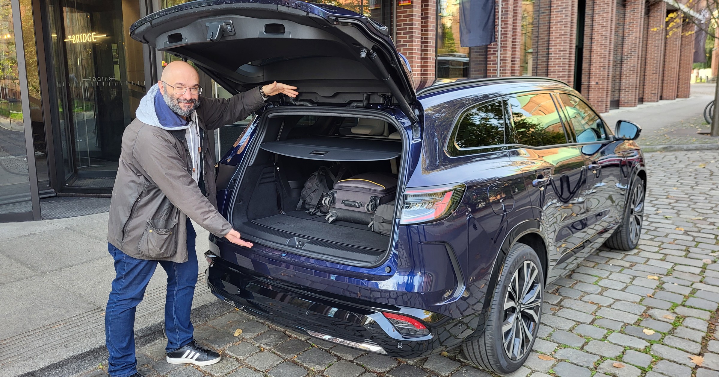 Renault Espace 2023: niegdyś przestronny i wszechstronny van, a teraz?