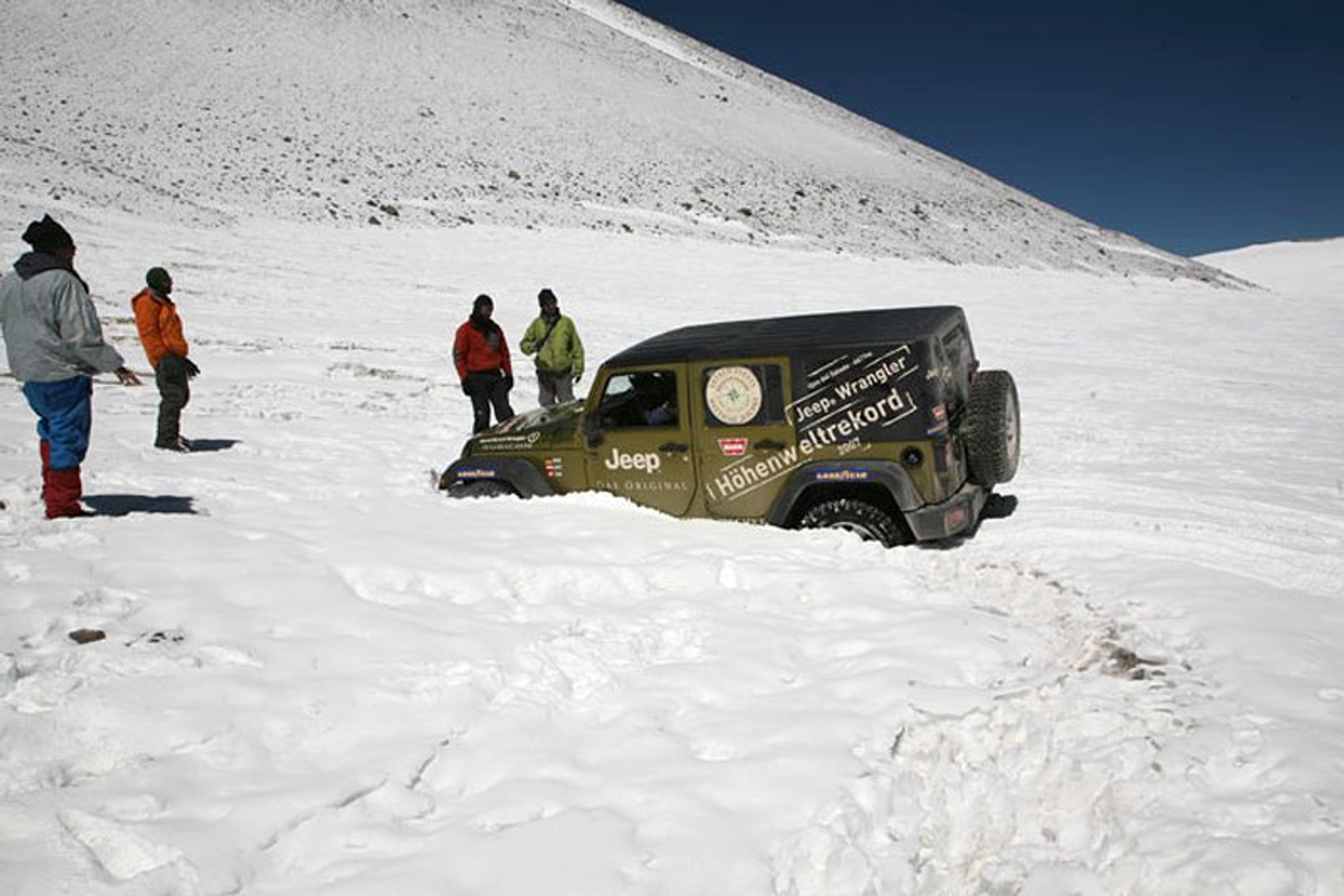 Jeepem Wrangler Unlimited Rubicon na wysokość 6646 m n. p. m.