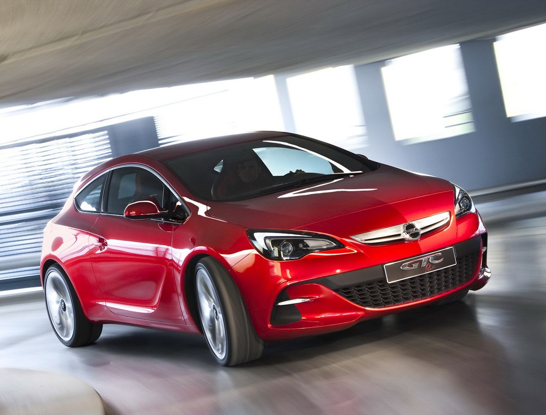 Opel Astra GTC już w pełnej okazałości