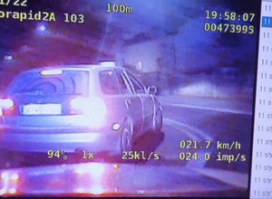 Pędził 200 km/h w terenie zabudowanym. Po zatrzymaniu policja odkryła coś jeszcze