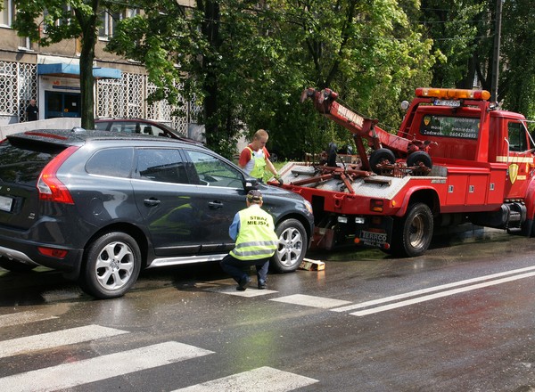 Nowe stawki za odholowanie pojazdów, w tym hulajnóg elektrycznych