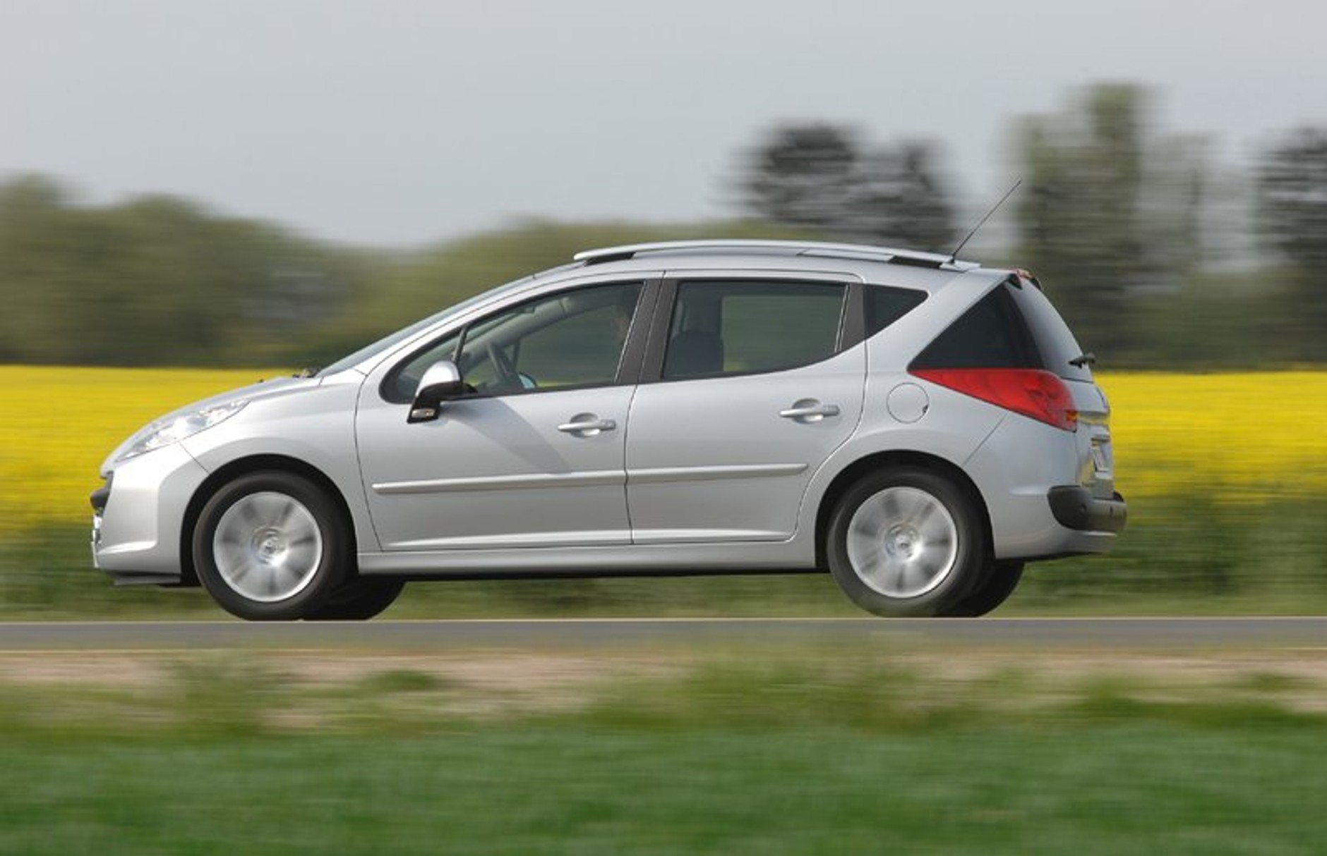 Peugeot 207 SW: małe kombi dopełnia gamę (wymiary, dane techniczne, fotogaleria)