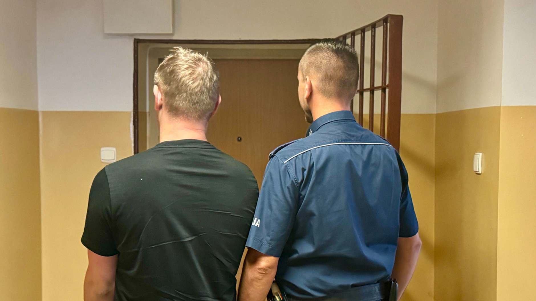 Obraz pochodzący z serwisu https://pomorska.policja.gov.pl/pom/informacje/wiadomosci/135571,Usilowali-ukrasc-samochod-a-zabrali-rejestracje-Grozi-im-do-10-lat-wiezienia.html