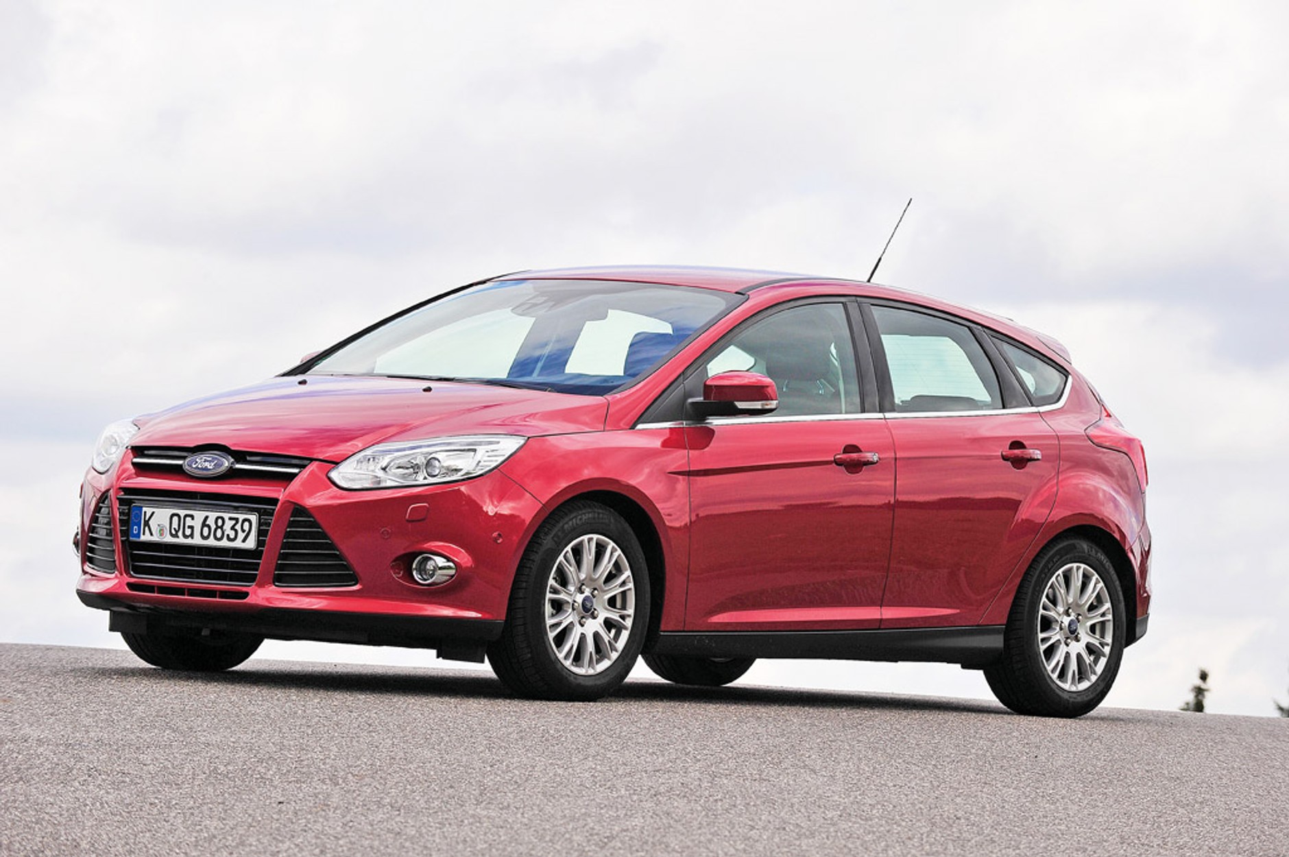 Test asystentów toru jazdy: sprawdziliśmy, który najlepiej utrzyma kurs