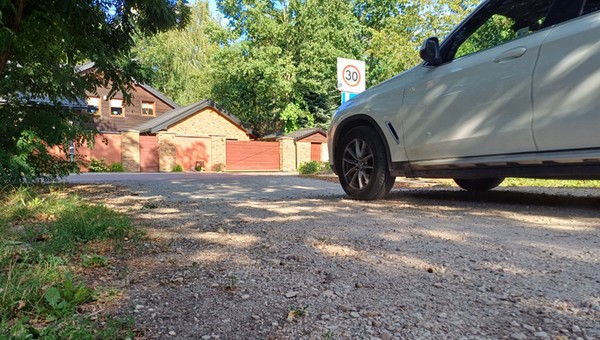 Jest spotkanie dwóch dróg, nie ma skrzyżowania. Wtedy sypią się mandaty