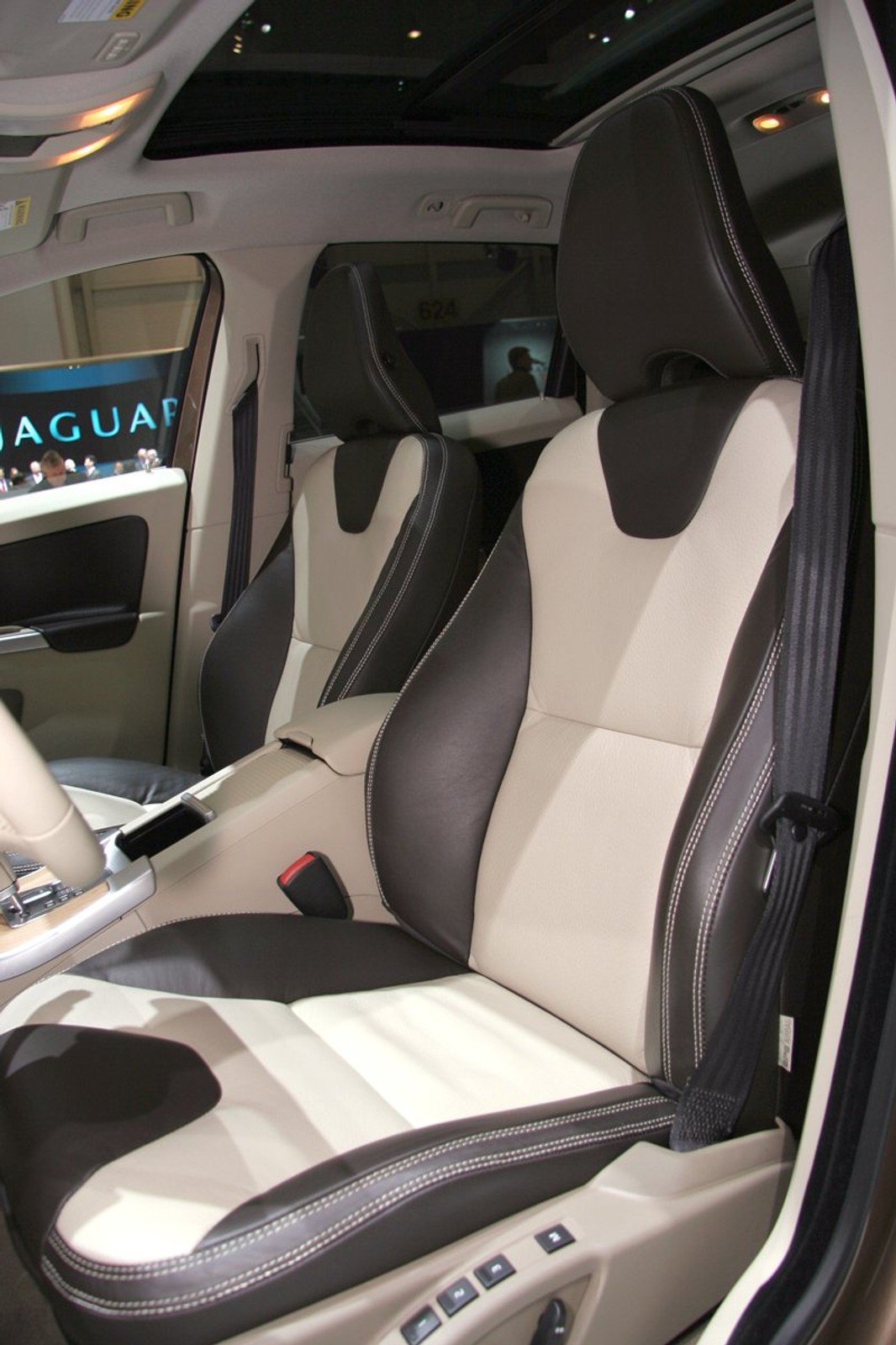 Genewa 2008: Volvo XC60 - nowy standard bezpieczeństwa (fotogaleria + wideo)