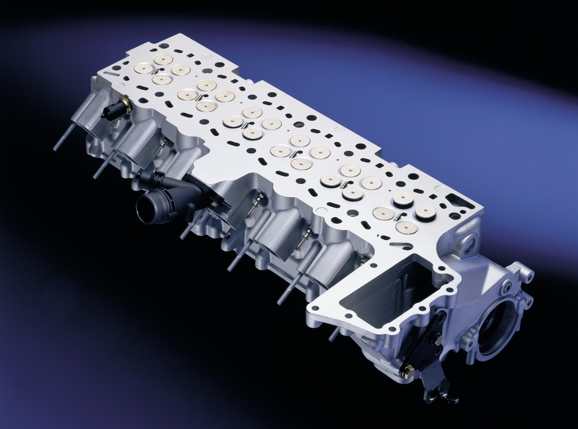 BMW M57: niezależnie od generacji, głowica jest zawsze aluminiowa i ma po cztery zawory na cylinder. 