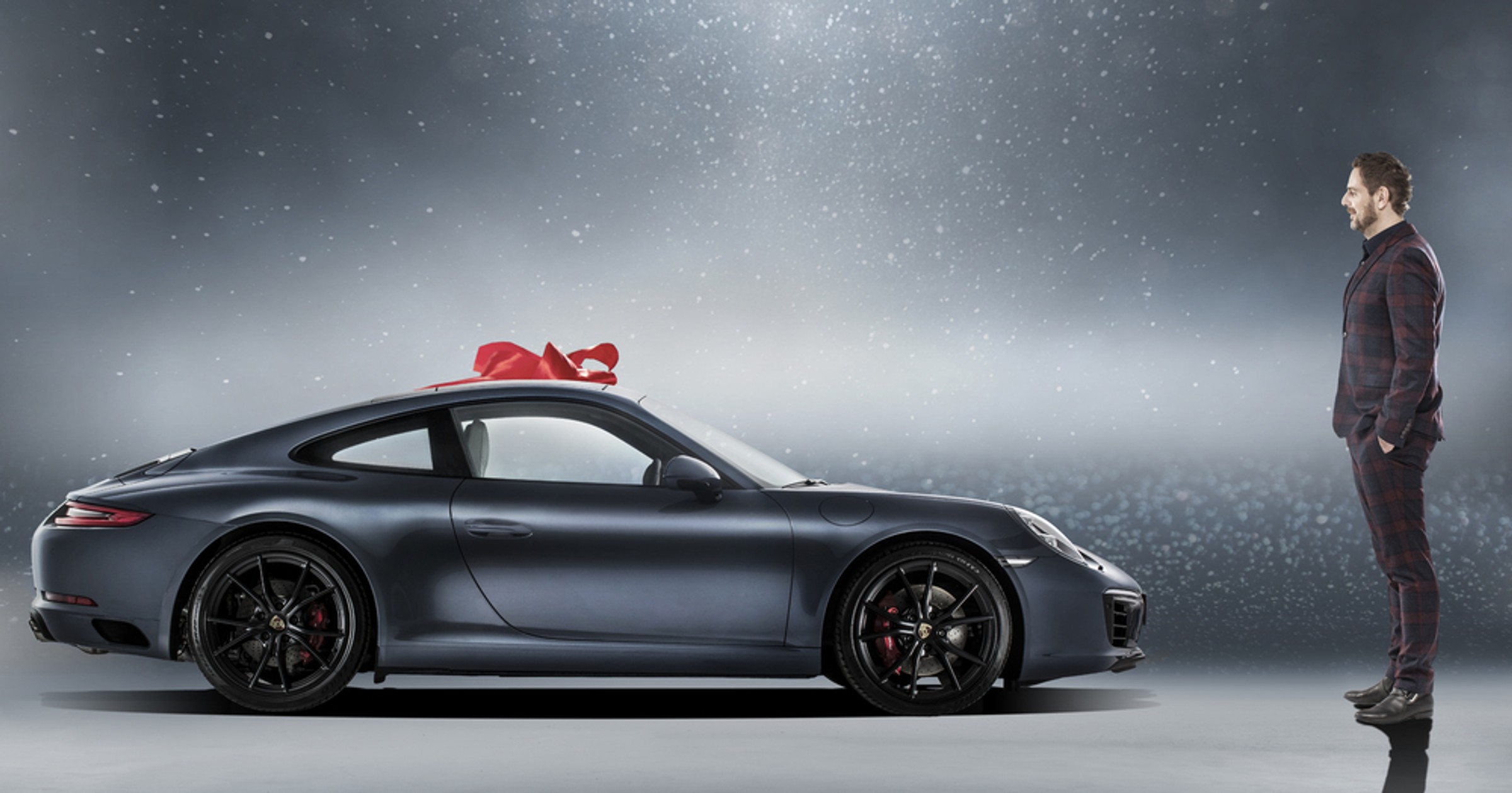 Wojciech Modest Amaro z nowym  Porsche 911 Carrera S