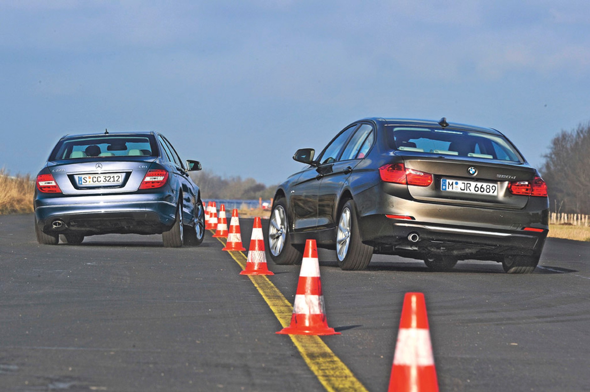 BMW serii 3 kontra Mercedes klasy C: starcie odwiecznych rywali