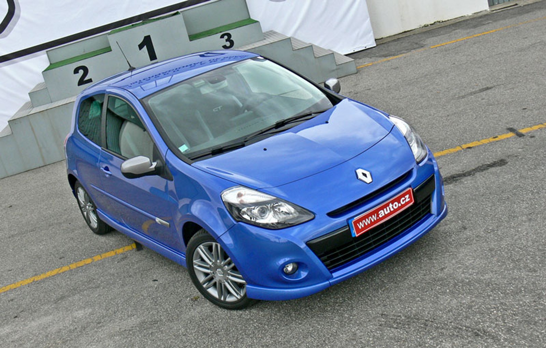 Renault: nowe Clio wkracza do salonów w Polsce (ceny)