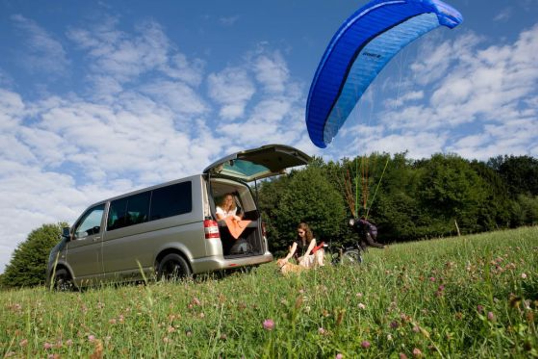 Bazujący na Volkswagenie T5  SpaceCamper dostępny jest w wielu wersjach wyposażeniowych i silnikowych. Wszystkie SpaceCampery ...