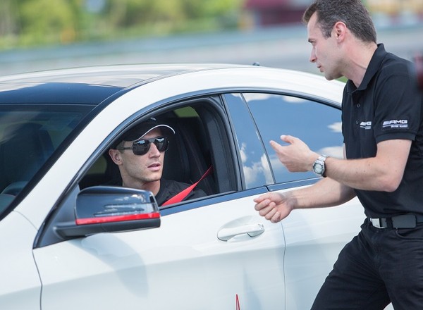 Robert Lewandowski za kierownicą Mercedesa AMG
