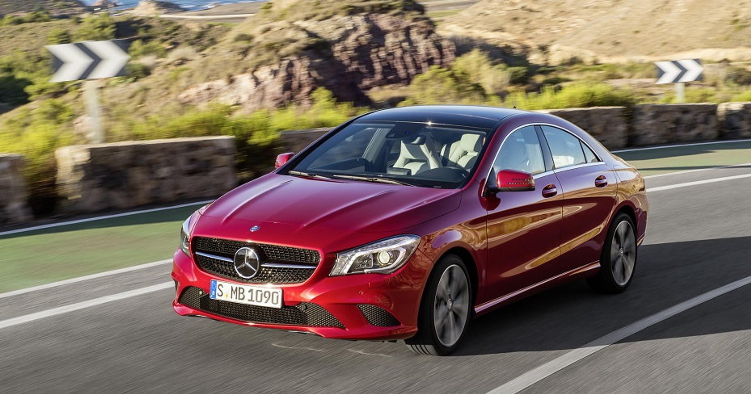Mercedes-Benz liderem segmentu premium