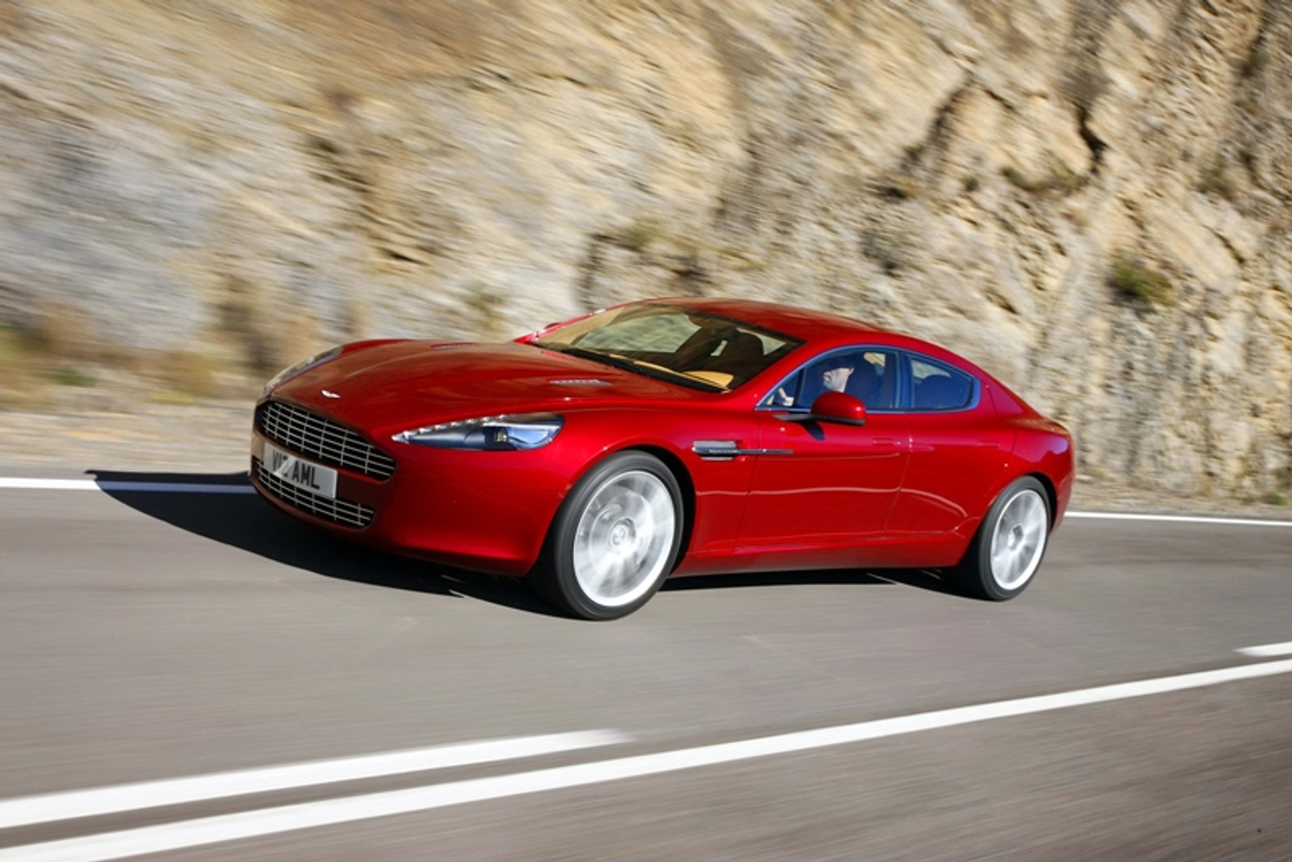 Aston Martin Rapide – z pięknem trzeba obcować