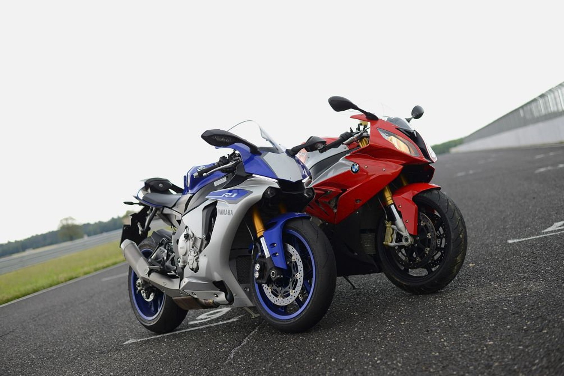 BMW S 1000RR i Yamaha YZF-R1