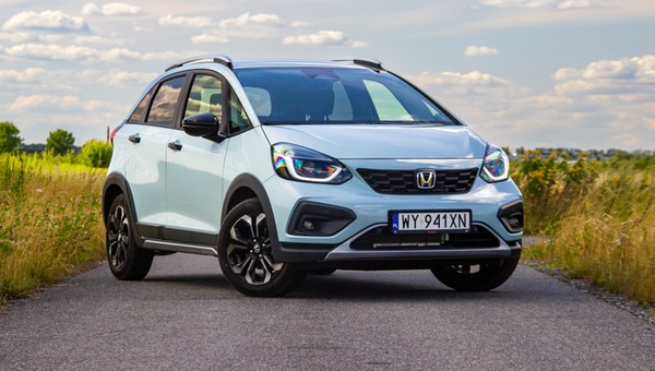 Honda Jazz Crosstar nie jest zwykłym hatchbackiem. Nie da się jej nie lubić, tylko ta cena...