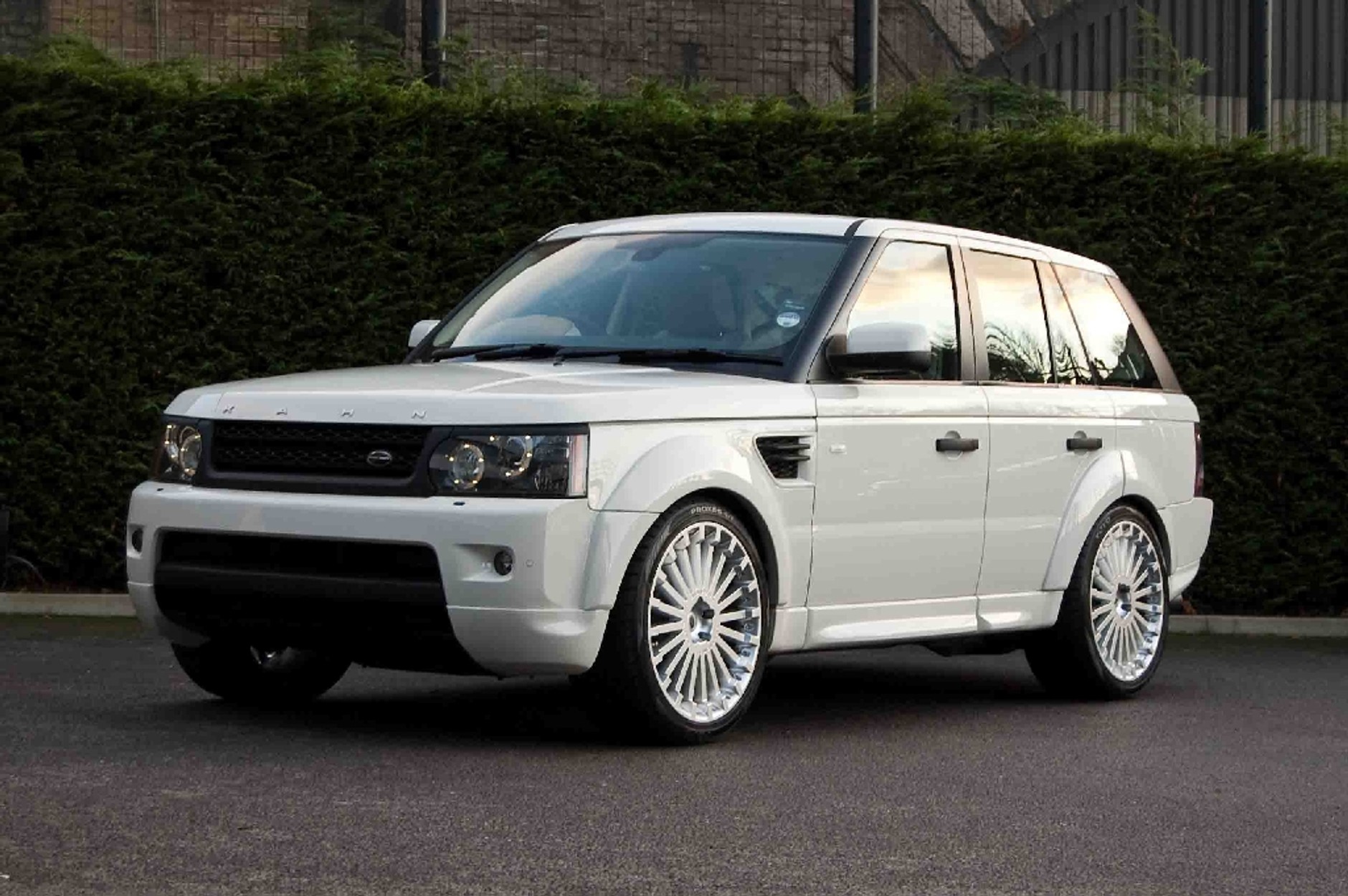 Range Rover Sport - SUV w wydaniu sportowym od KAHN Design