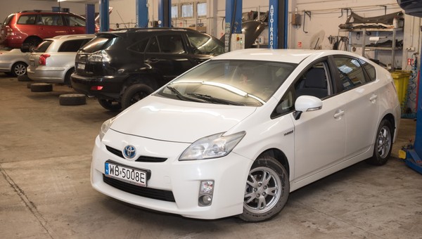 Prius pomiędzy przeglądami rzadko odwiedza serwis.