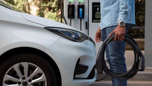 Najlepsze przenośne ładowarki EV do ładowania samochodów elektrycznych – TOP 5