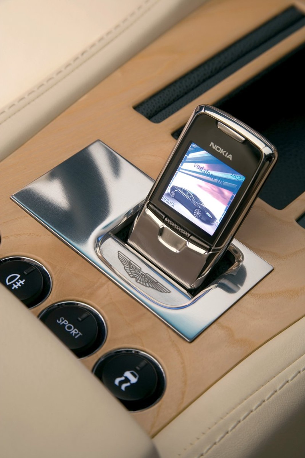 Genewa 2008: Aston Martin Rapide potwierdzony, produkcją zajmie się Magna Steyr