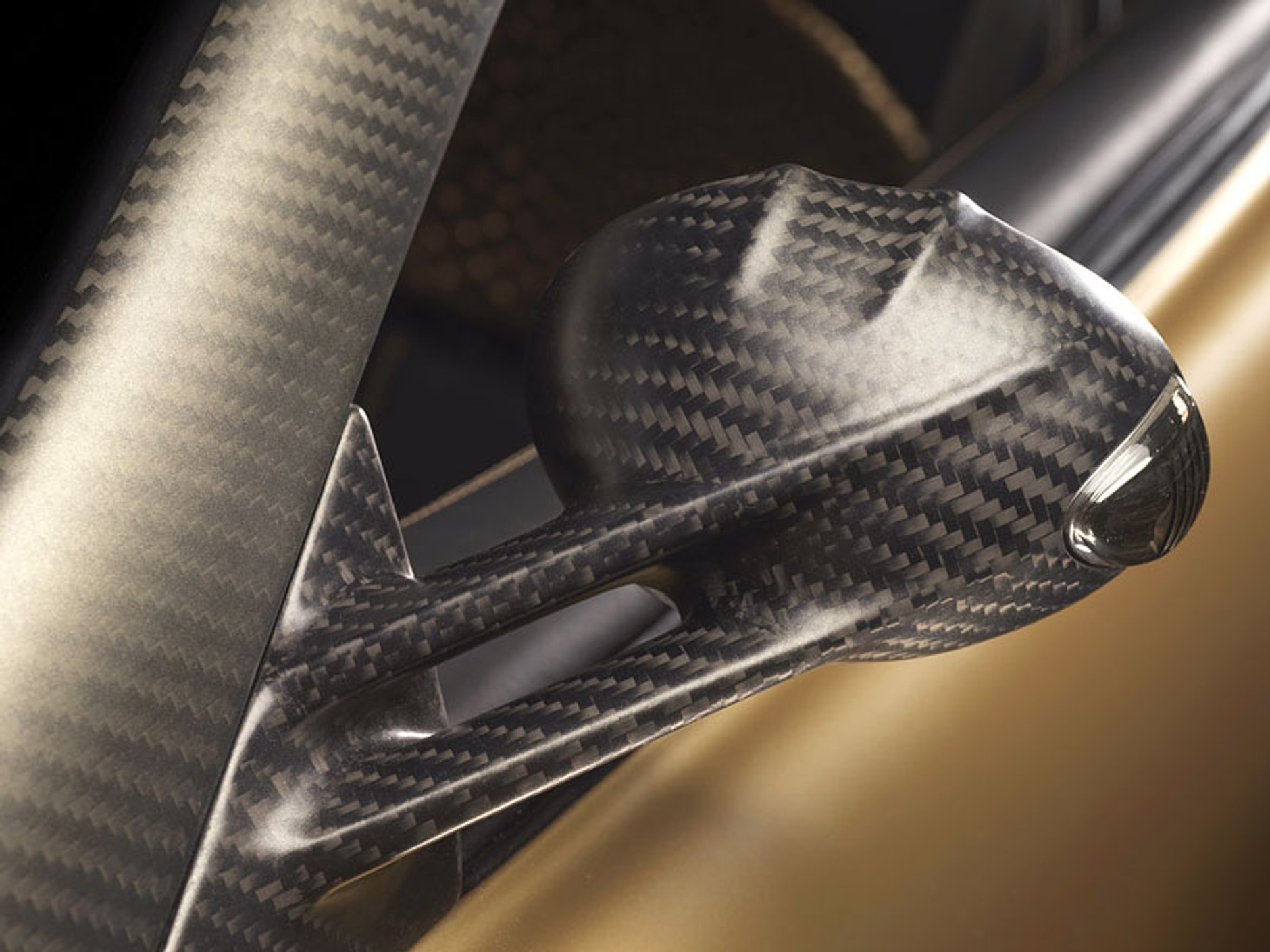 Mansory Renovatio – SLR prawie ze złota (+ tapety)