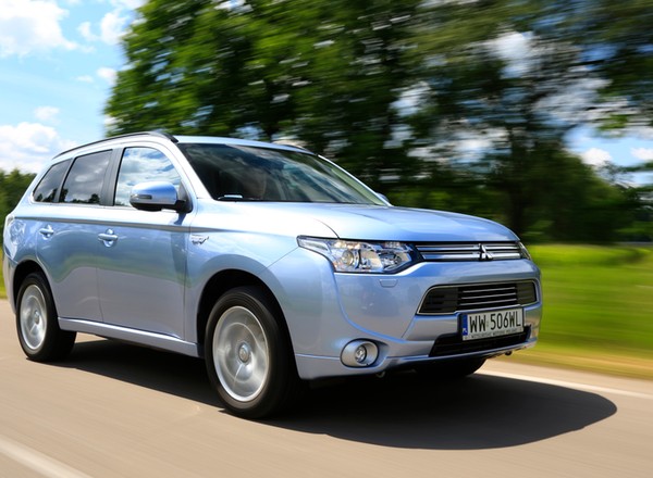 Mitsubishi Outlander PHEV: trzy silniki na cztery koła