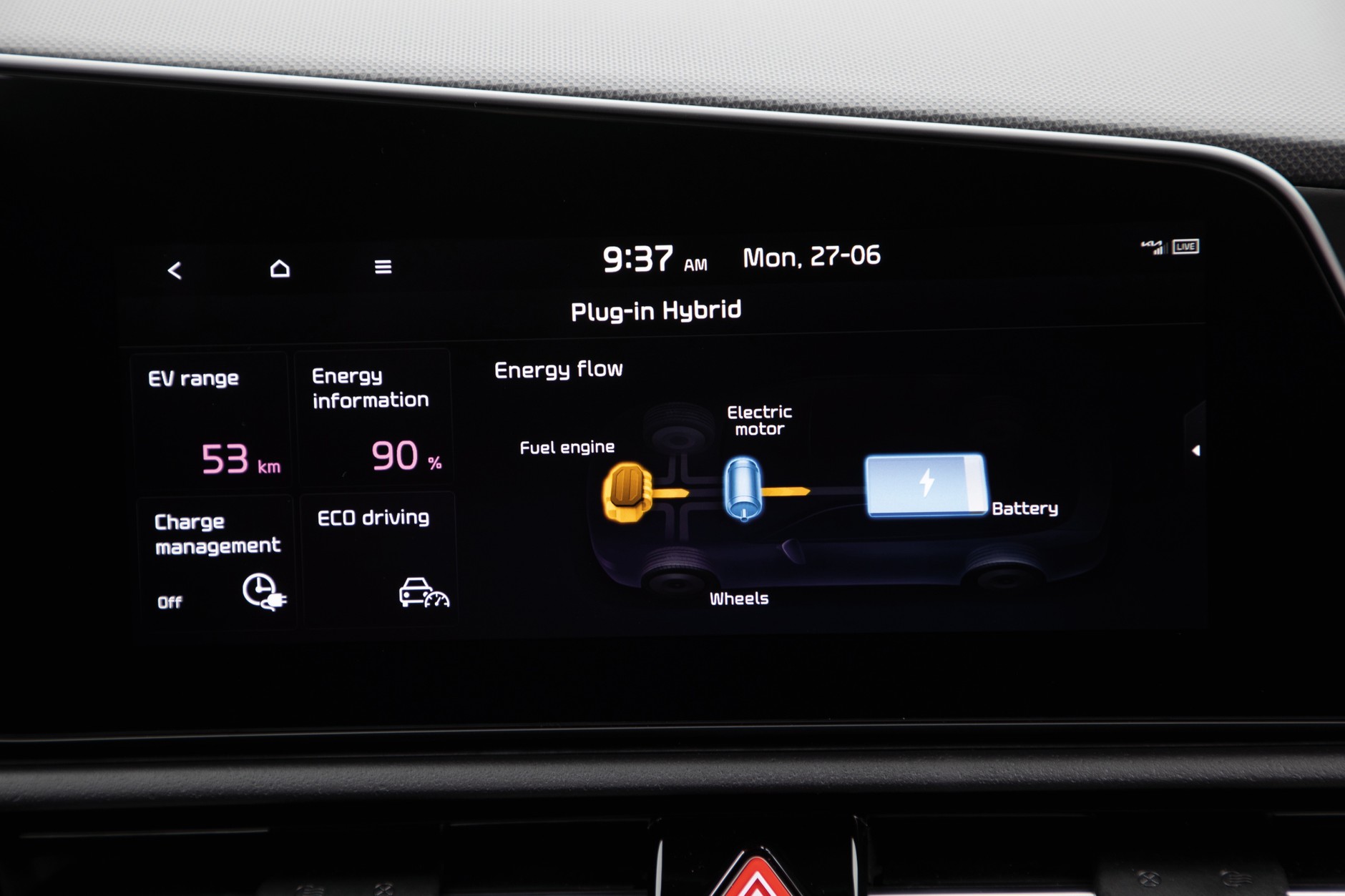 W wersji PHEV na ekranie w środkowej konsoli może się wyświetlić zasięg jazdy w trybie elektrycznym.