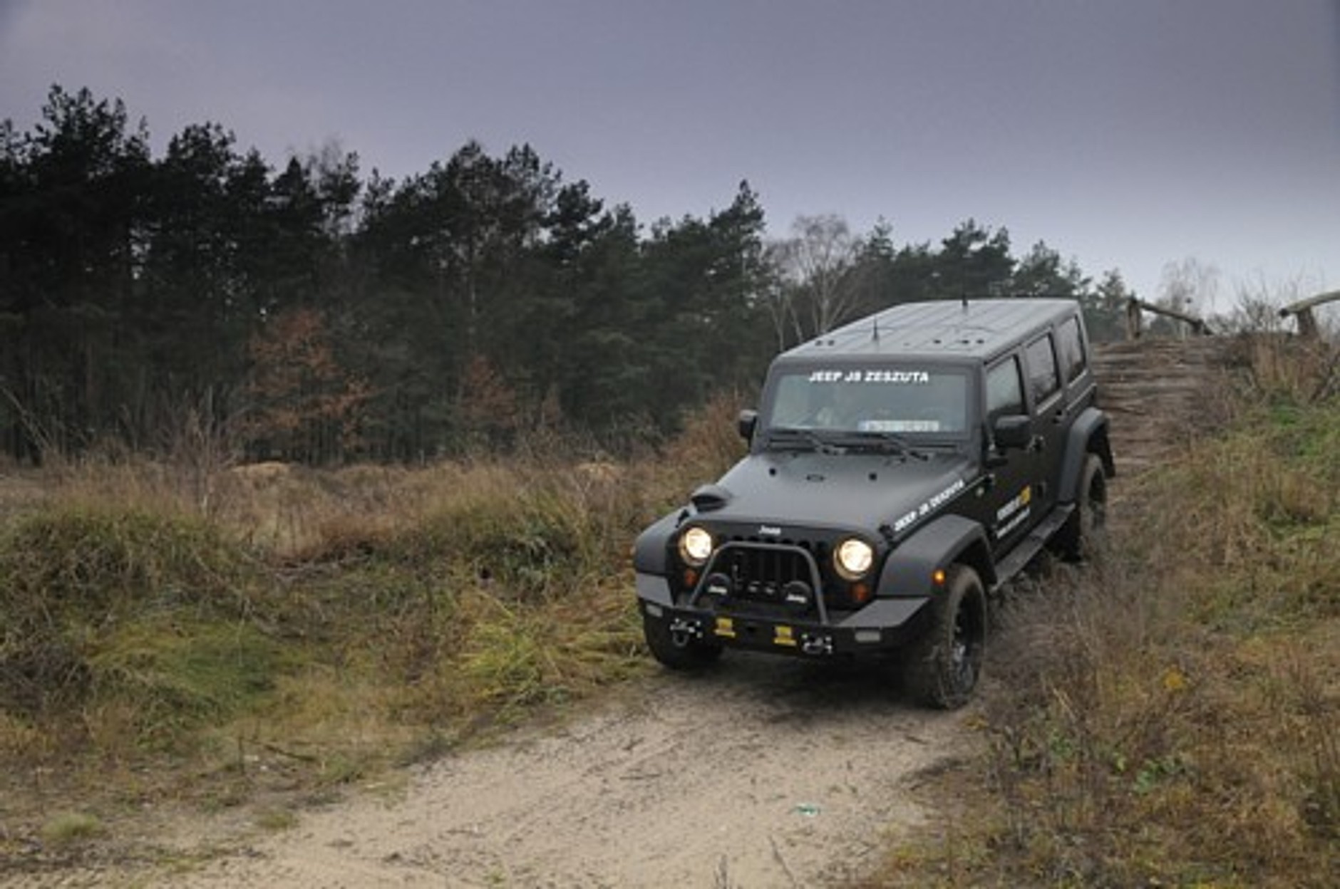 Jeep J8 2.8 CRD O.CT - Treść i forma