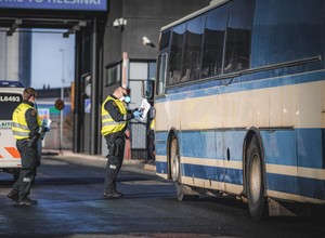 Rosjanie uciekają z kraju. Korki na granicy rosną