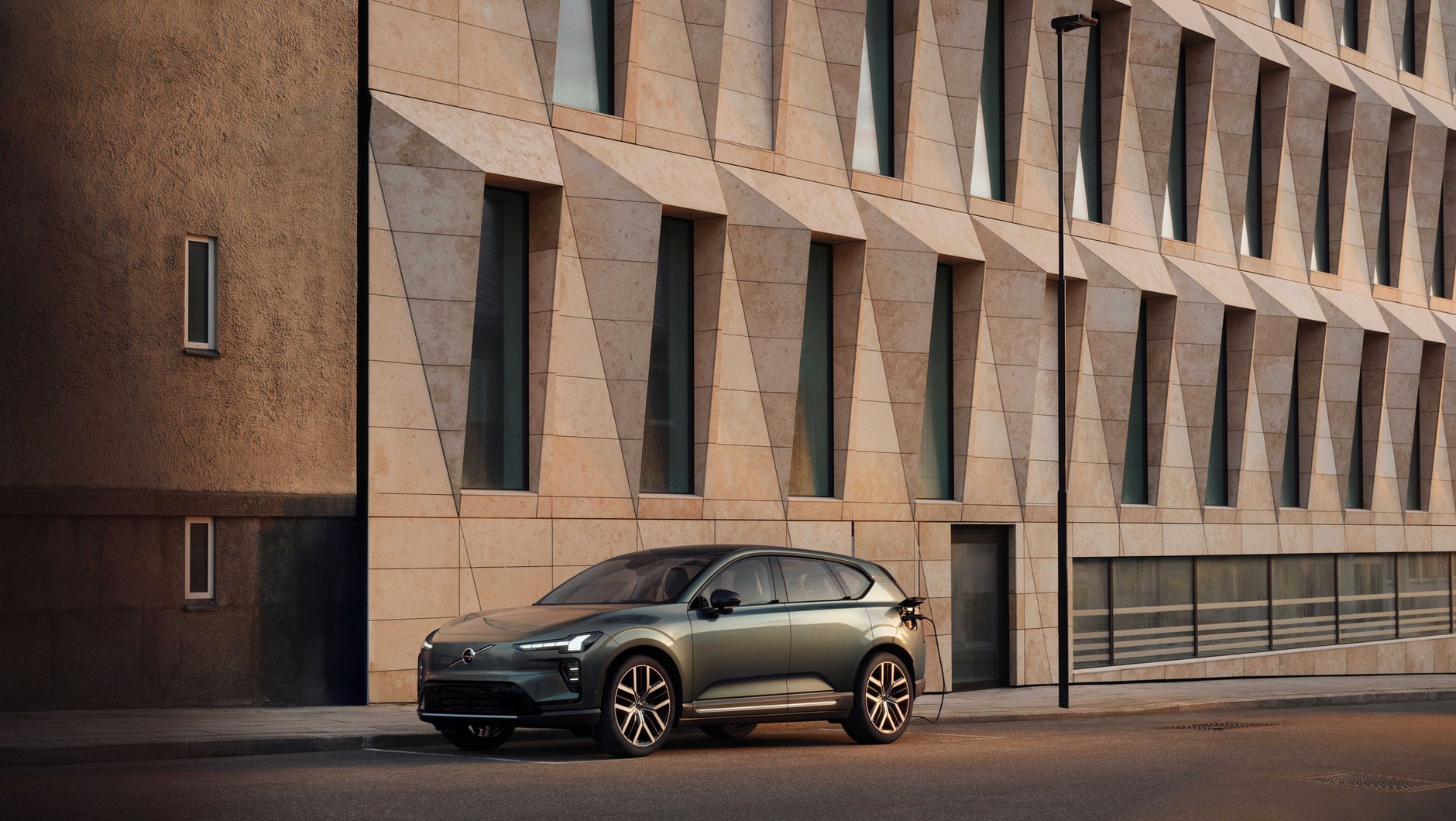 Volvo EX60 to najnowszy model marki, który ma przyciągnąć klientów. Jak większość nowości Szwedów, ten także jest elektryczny