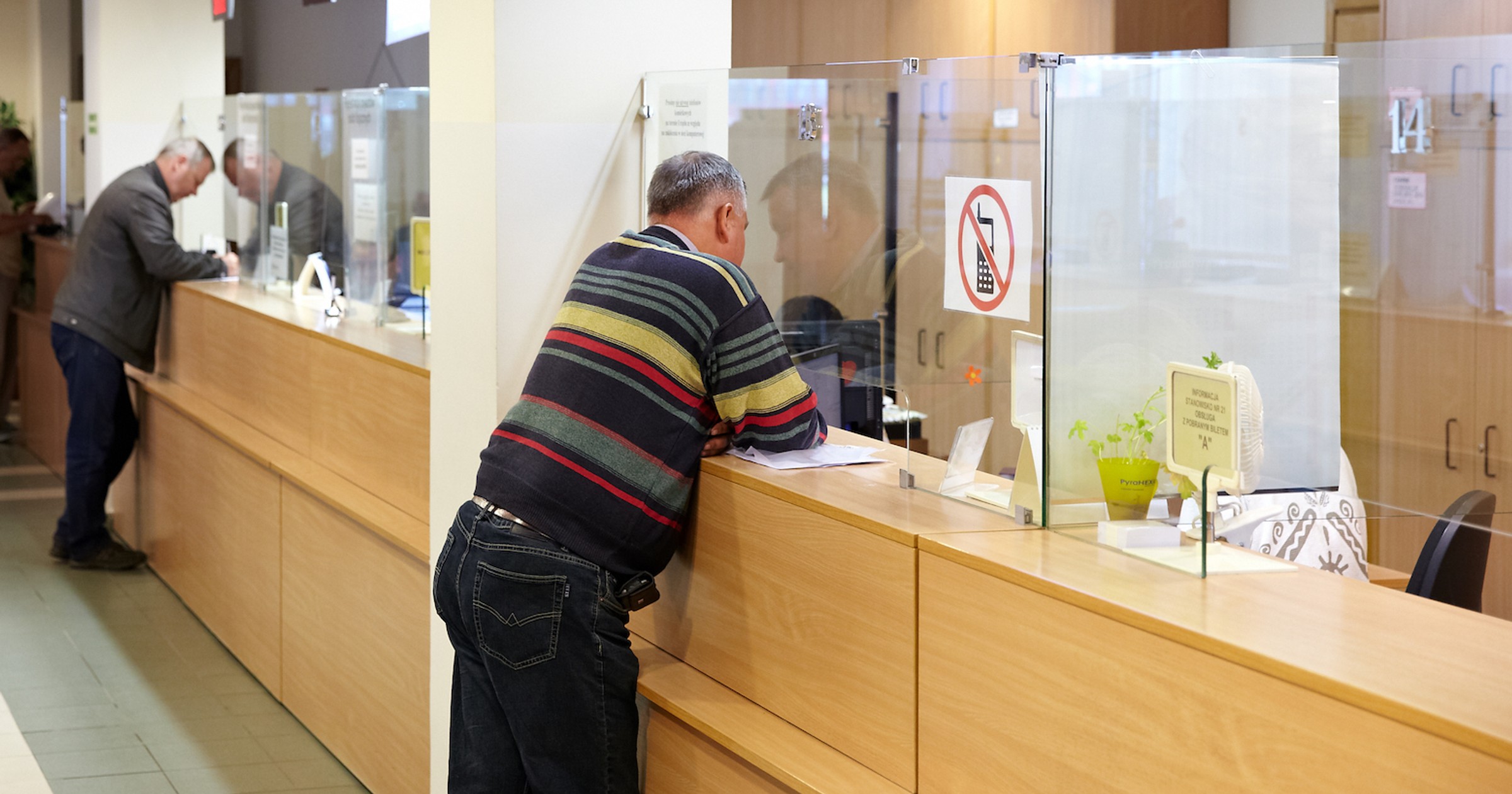 Rejestracja aut w czasach koronawirusa – utrudniona albo niemożliwa, a co z karami?