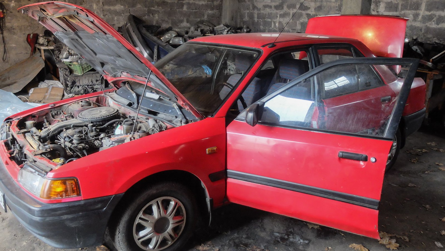 Mazda 323 1.4: cena wywoławcza 1200 zł