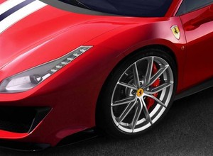 Ferrari 488 Pista kontra Renault Twingo. To może być kosztowna kolizja [Wideo]