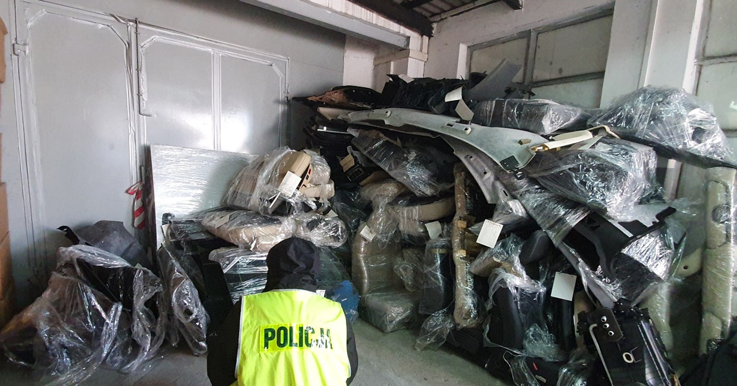 Policja zarekwirowała skradzione części samochodowe