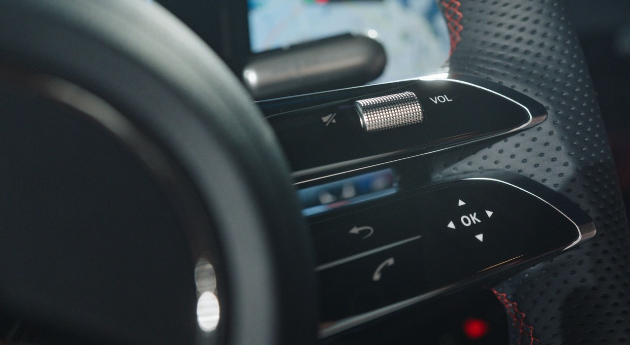 Mercedes porzuca sensory dotykowe i przeprasza się z przyciskami. Producent przyznaje, że czasem "są lepsze"