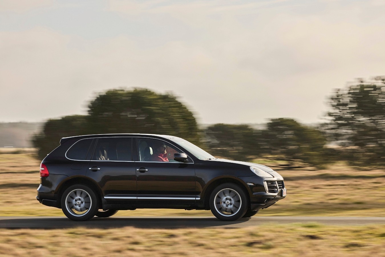 Jeździłem 15-letnim SUV-em Porsche. Ile zostało z jego luksusu?