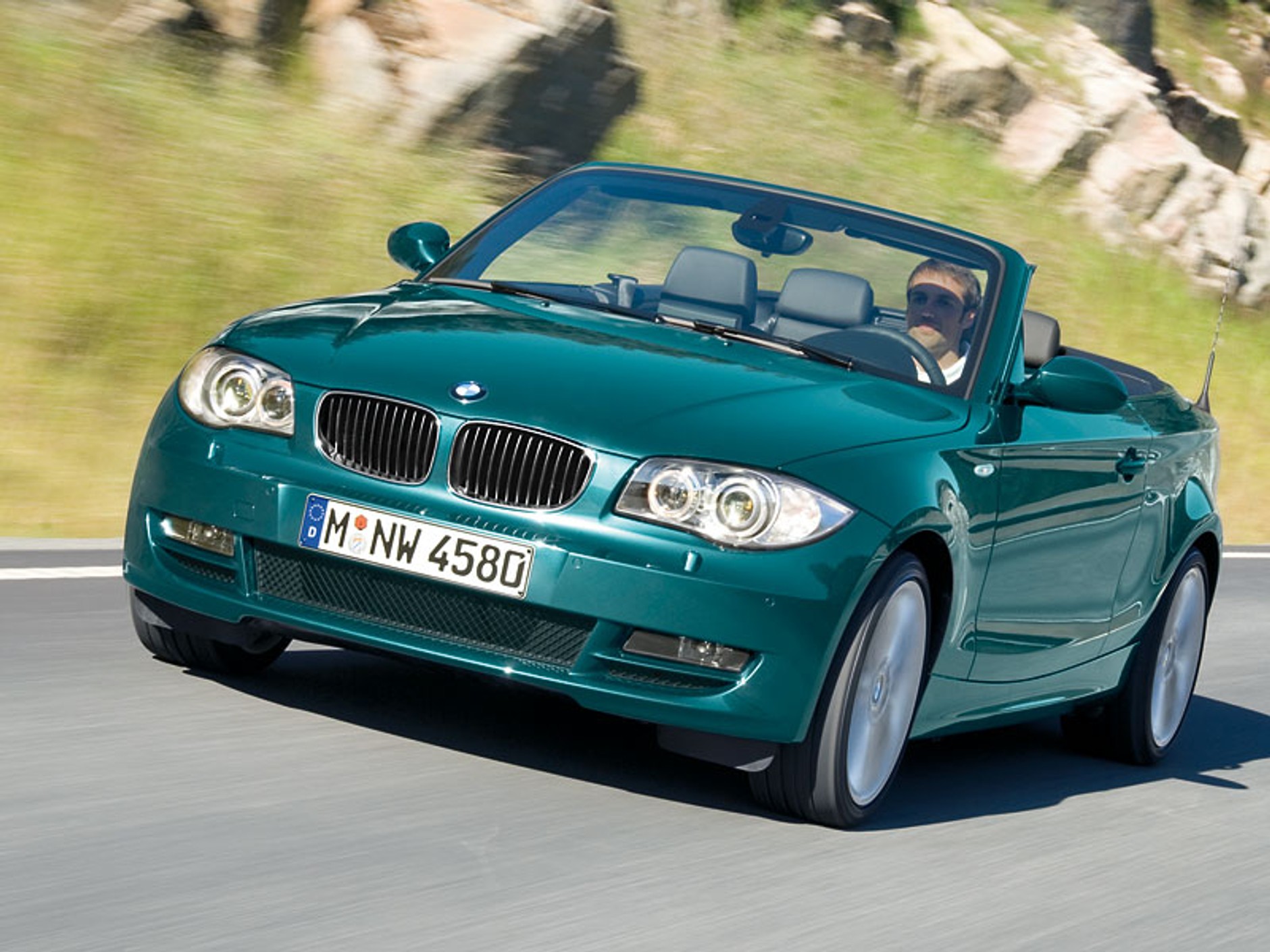 BMW 1 Cabrio: nowe fotografie i oficjalne informacje