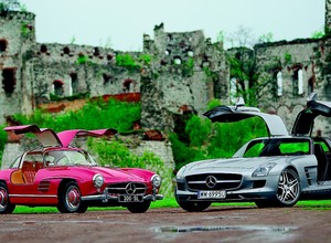 Mercedes SLS wczoraj i dziś: dwa wcielenia skrzydlaka, to lepsze niż latanie