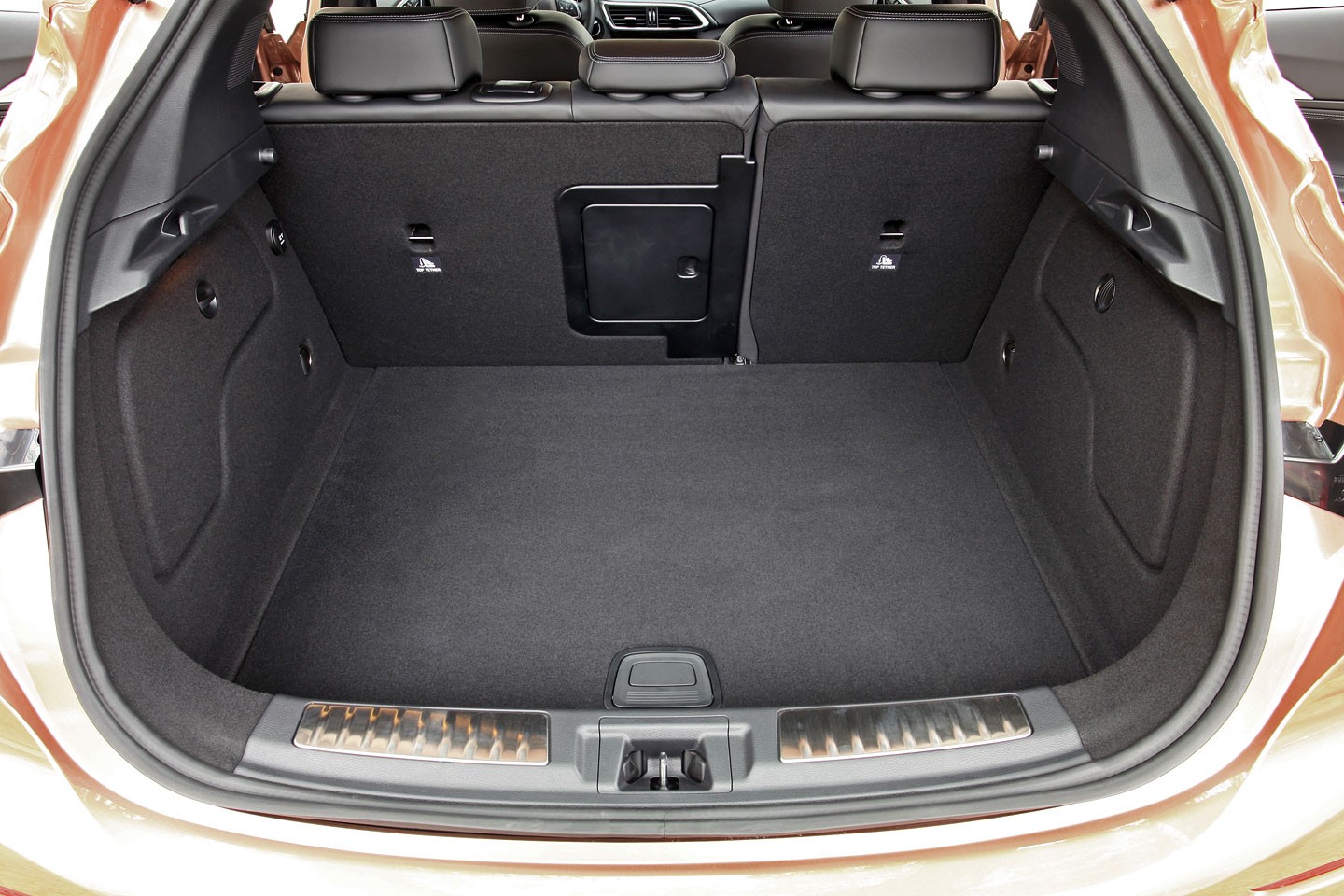 Infiniti Q30: rozpoczęto produkcję seryjną