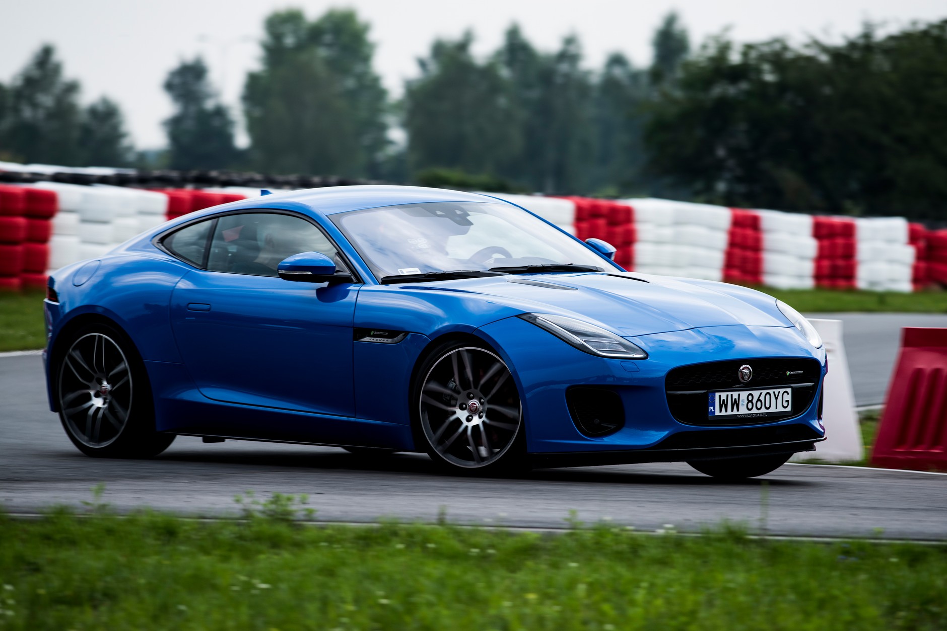 Jaguar F-Type i Porsche 718 Cayman