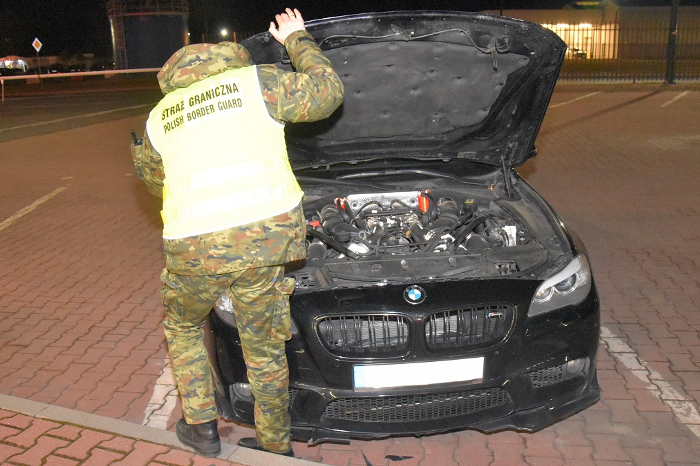 Straż Graniczna udaremniła wywóz BMW z Polski. Auto miało przerobiony numer VIN