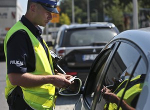 Kiedy nie trzeba będzie mieć przy sobie prawa jazdy? Minister odpowiada